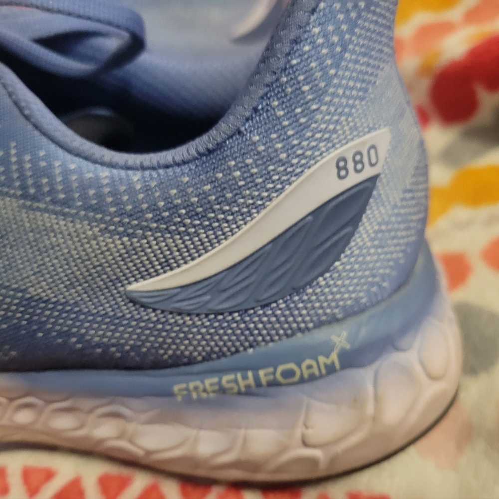 New Balance 10.5 Women's Fresh Foam 880 Shoes  Sneakers Athletic Sport - Picture 4 of 8